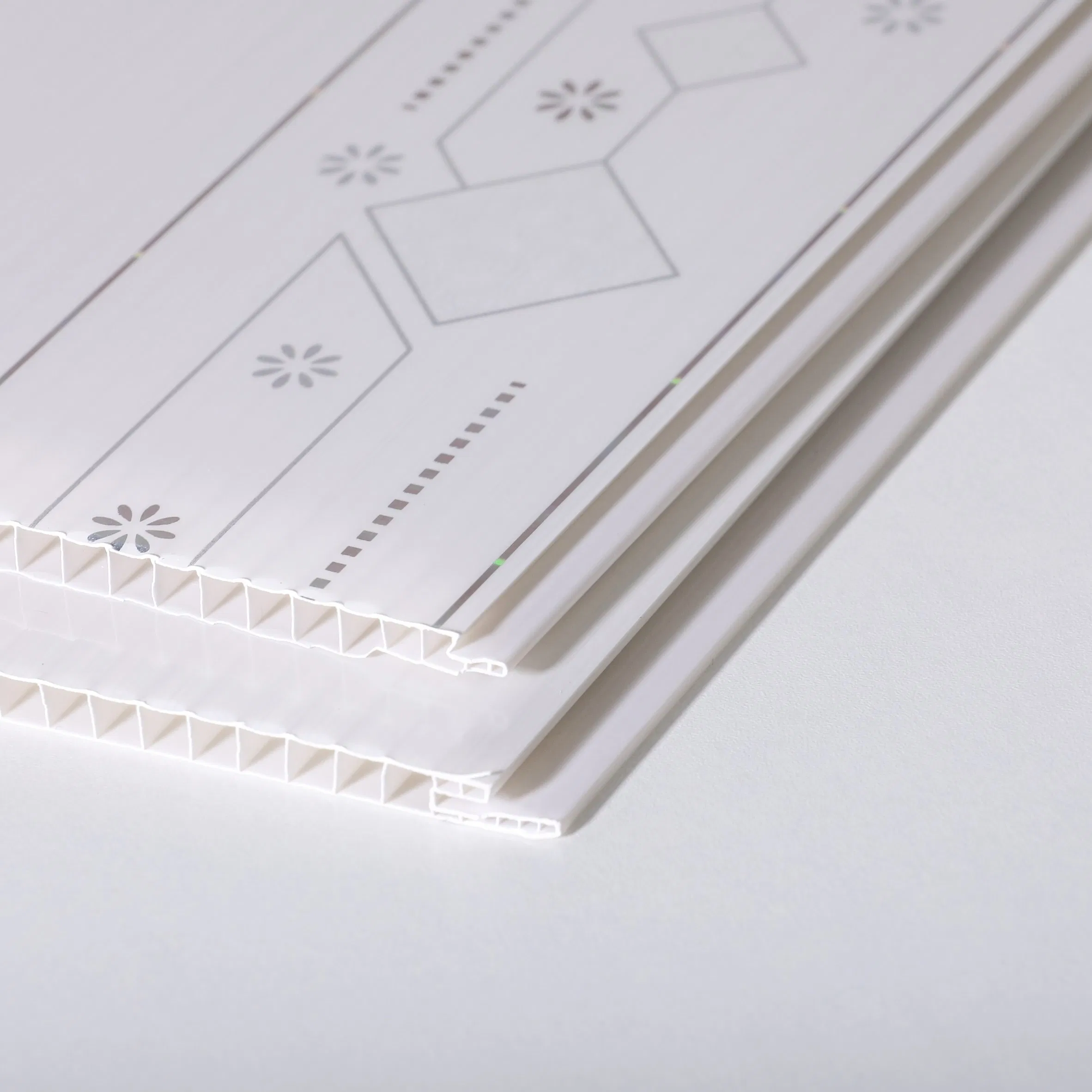 Lightweight PVC Ceiling Panel for Modern Interiors, Waterproof, Family House Roof Decoration