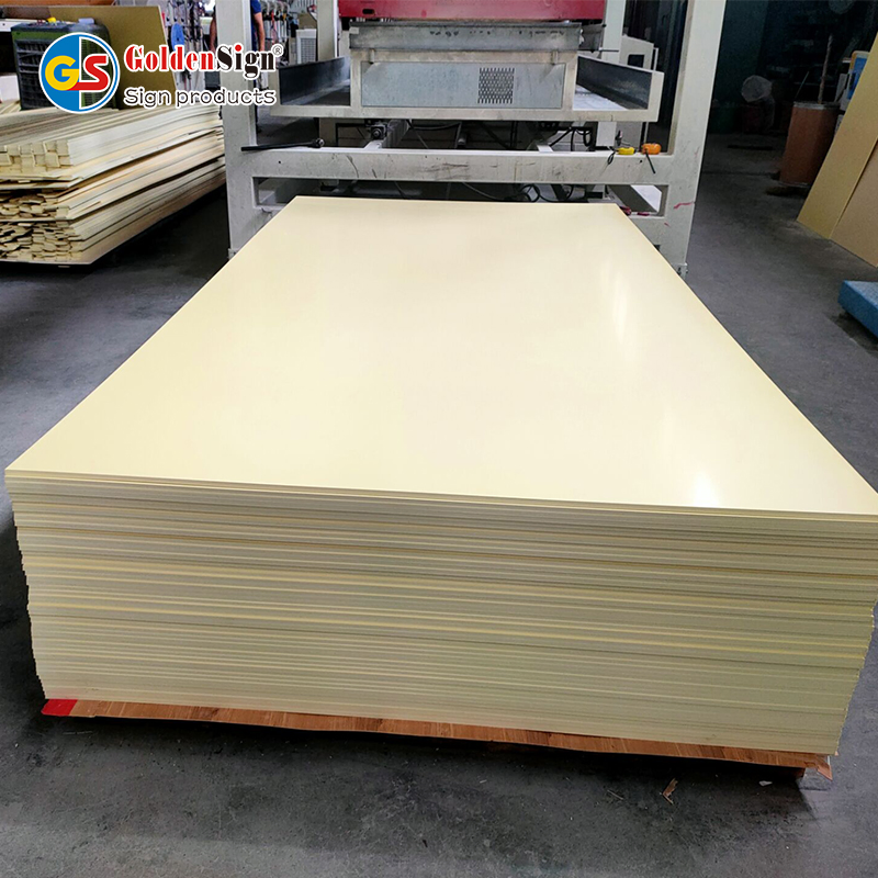 PVC Wall Panel with 5mm Thickness, 0.65 Density, Wood Color